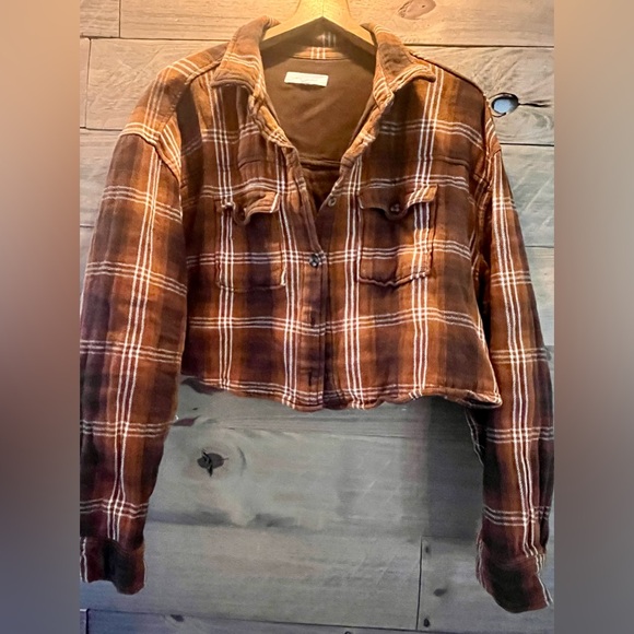 COTTON FLANNEL CROPPED BUTTON DOWN - Picture 2 of 9